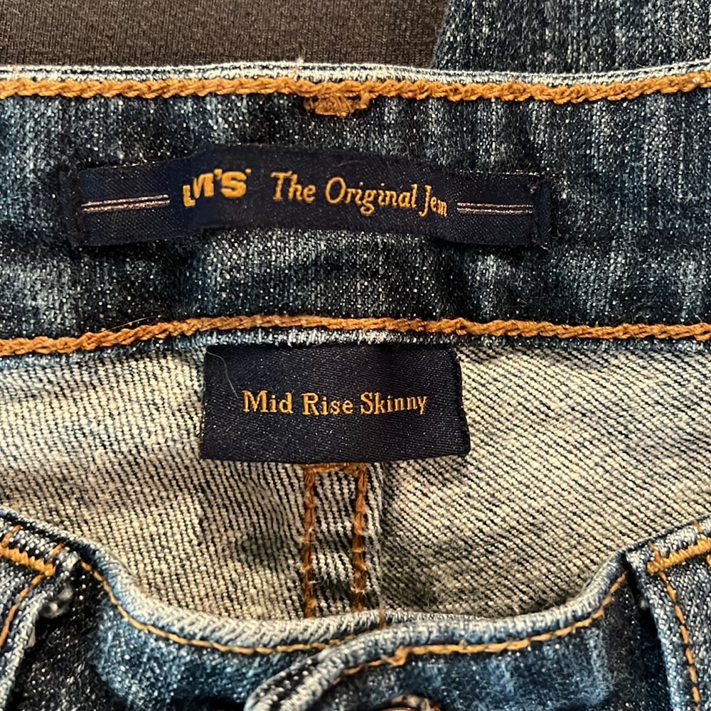 Levi’s Mid Rise Skinny Jeans - Picture 3 of 4